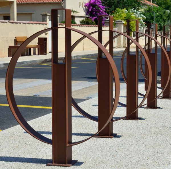 FRONTIGNAN : BARRIER & BICYCLE RACK